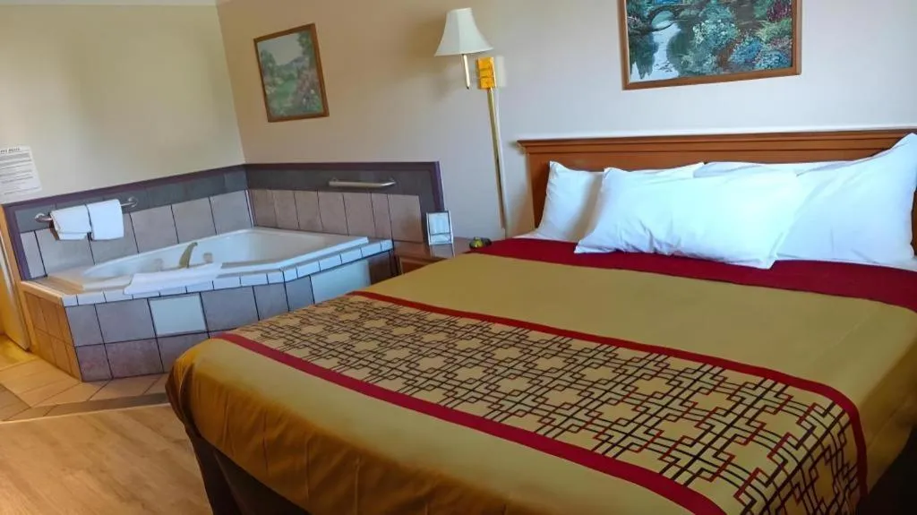 Bed in Americas Best Value Inn & Suites Thief River Falls