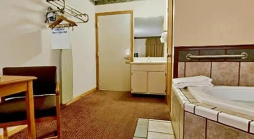 Bed in Americas Best Value Inn & Suites Thief River Falls
