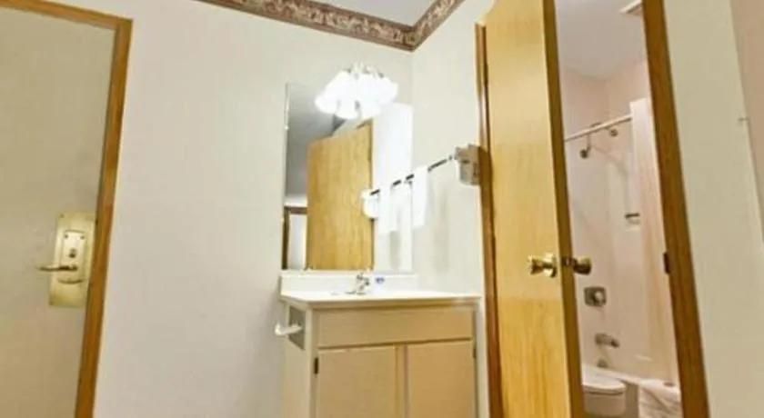 Americas Best Value Inn & Suites Thief River Falls