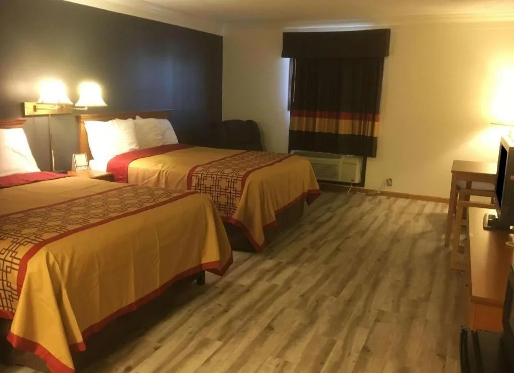 Bed in Americas Best Value Inn & Suites Thief River Falls