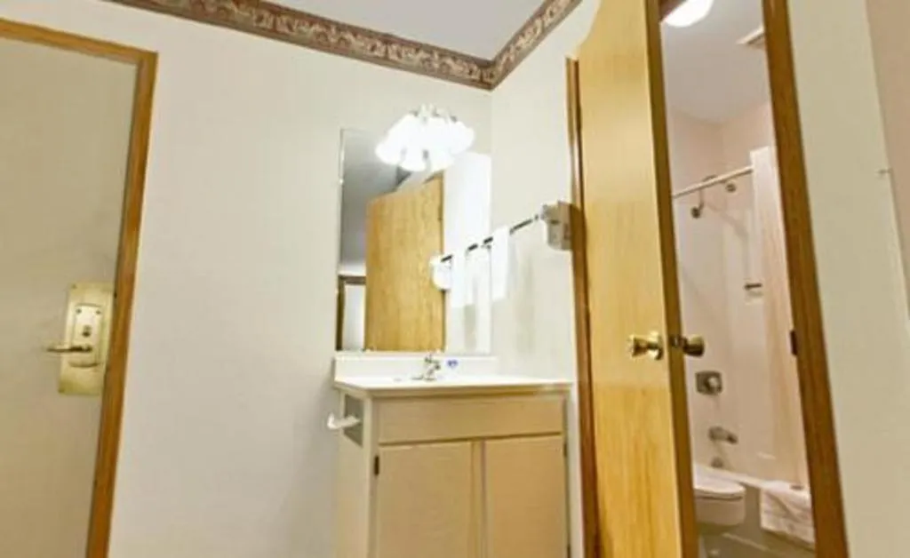 Americas Best Value Inn & Suites Thief River Falls