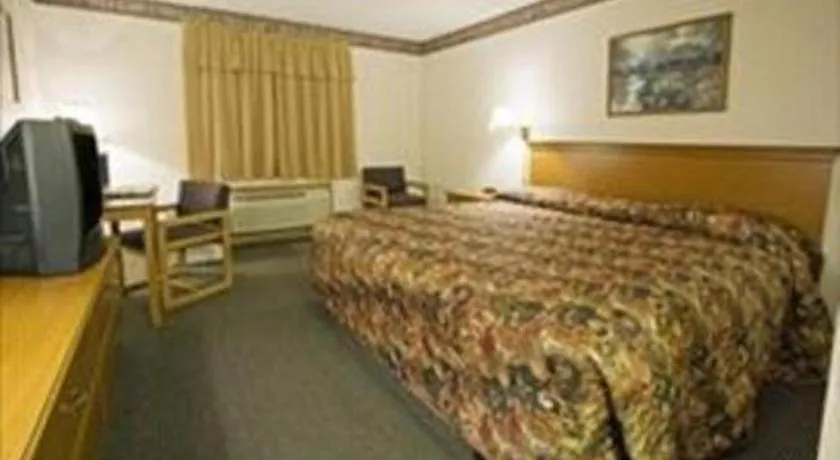 Bed in Americas Best Value Inn & Suites Thief River Falls