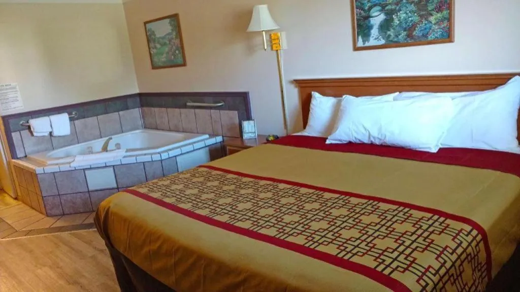 Bed in Americas Best Value Inn & Suites Thief River Falls