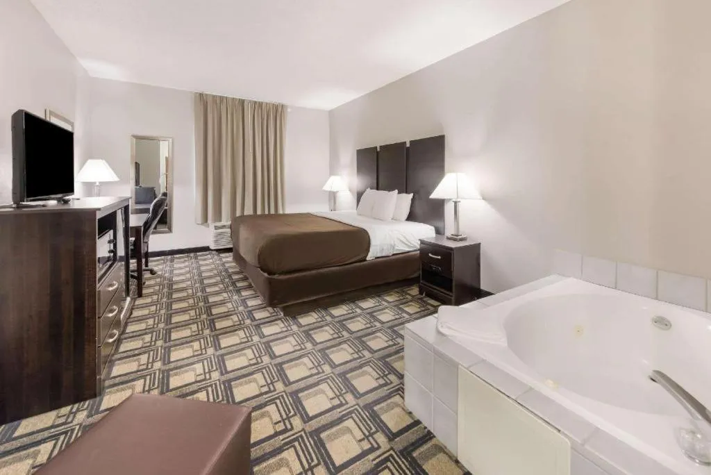 Bed in Suburban Studios Mason Hwy 42