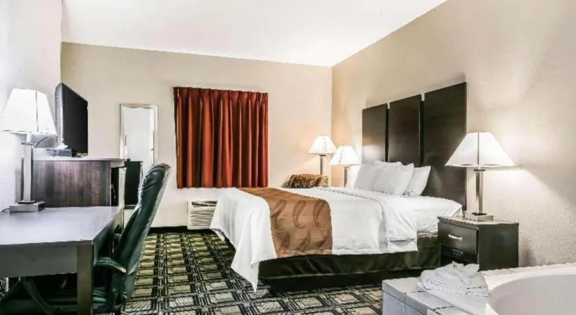 Bed in Suburban Studios Mason Hwy 42