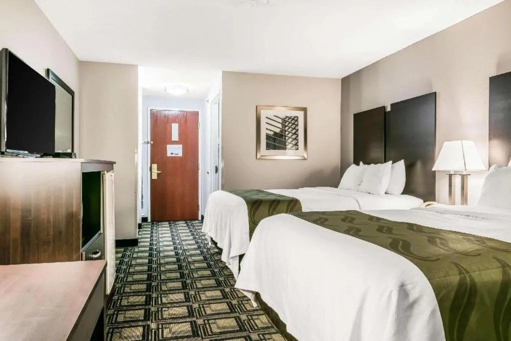 Bed in Suburban Studios Mason Hwy 42