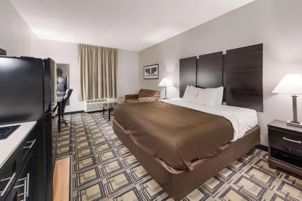 Bed in Suburban Studios Mason Hwy 42