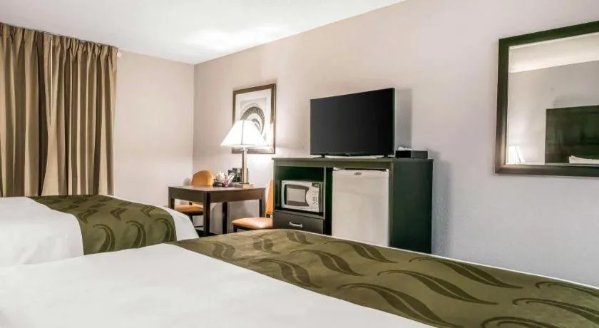 Bed in Suburban Studios Mason Hwy 42