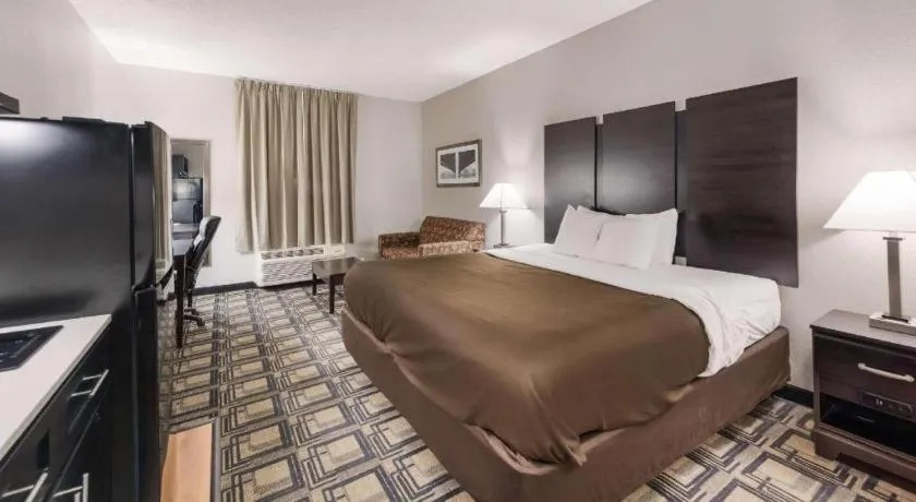 Bed in Suburban Studios Mason Hwy 42