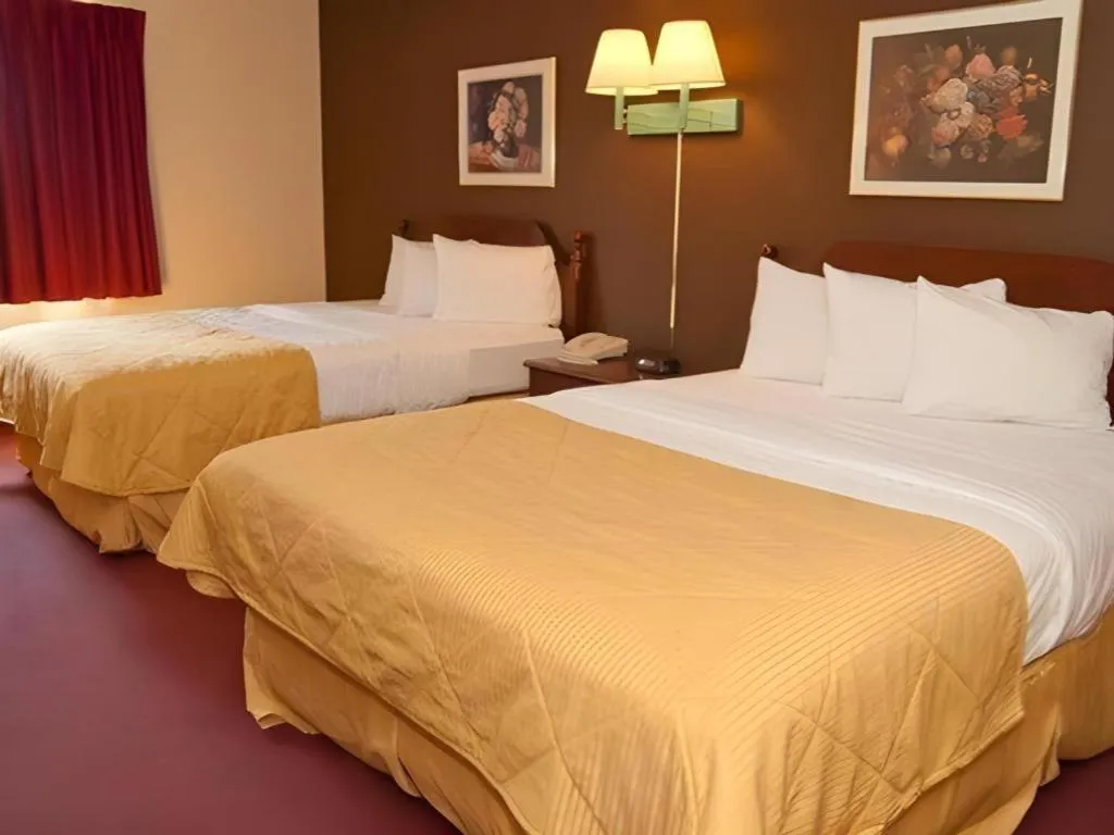 Bed in Suburban Studios Mason Hwy 42