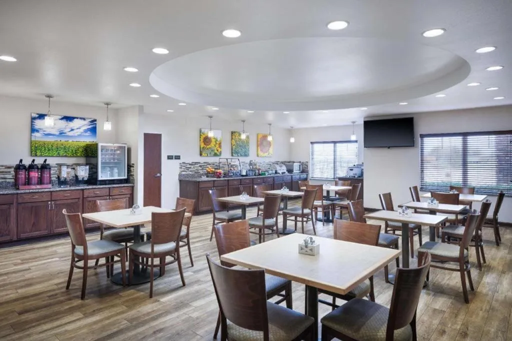 Green Mill Village Hotel & Suites, BW Signature Collection