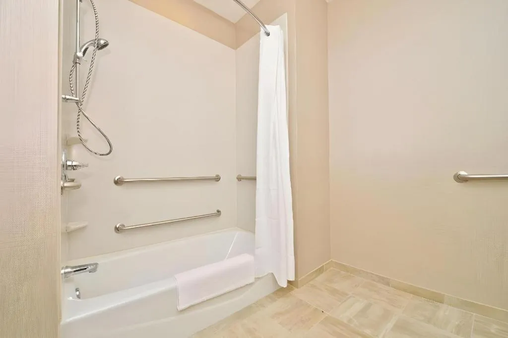 Green Mill Village Hotel & Suites, BW Signature Collection