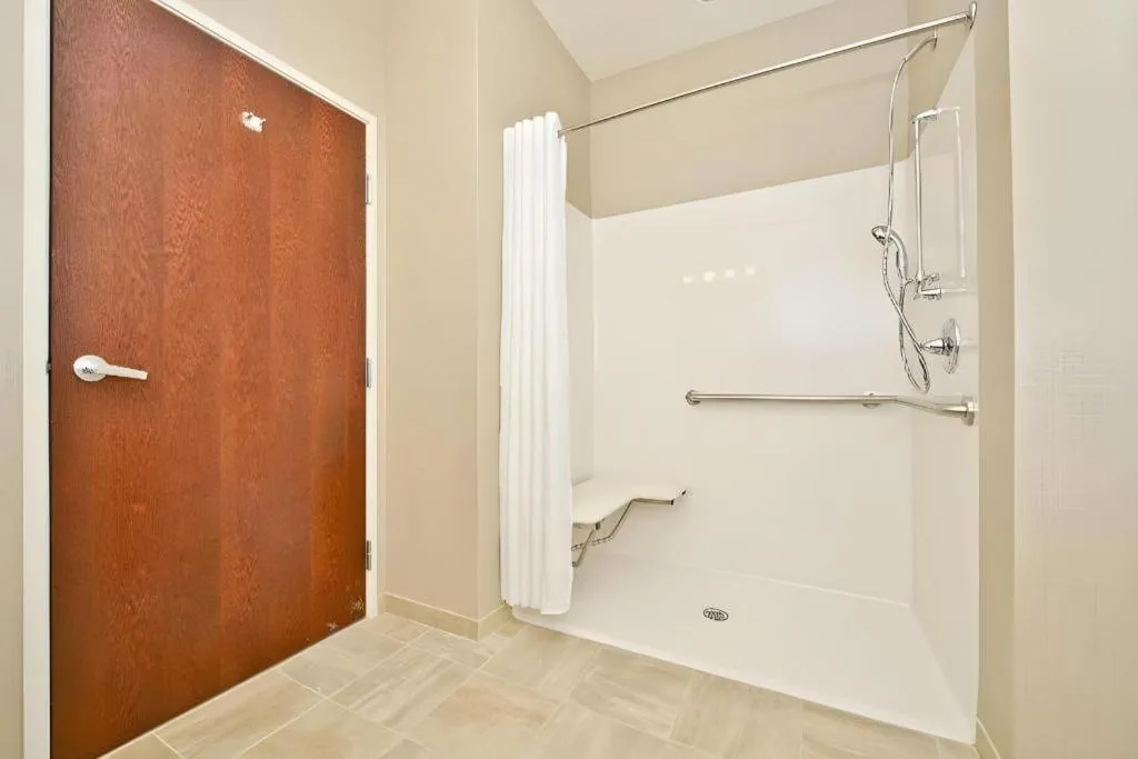 Green Mill Village Hotel & Suites, BW Signature Collection