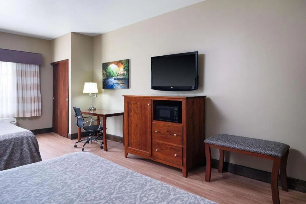 Bed in Green Mill Village Hotel & Suites, BW Signature Collection