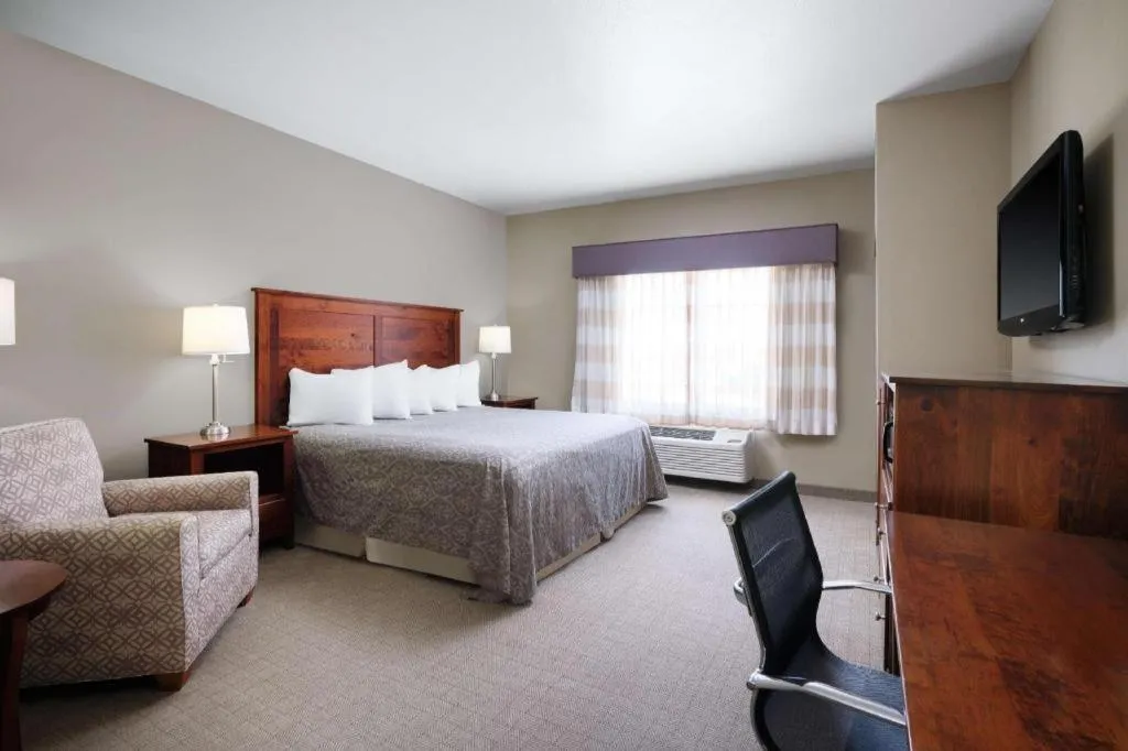 Bed in Green Mill Village Hotel & Suites, BW Signature Collection