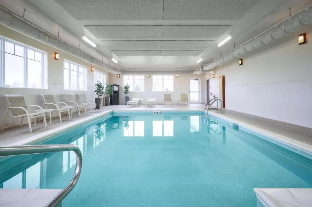 Green Mill Village Hotel & Suites, BW Signature Collection