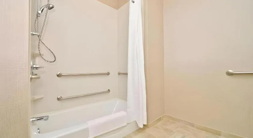 Green Mill Village Hotel & Suites, BW Signature Collection