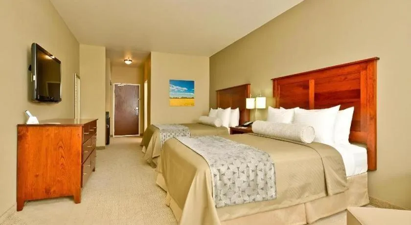 Bed in Green Mill Village Hotel & Suites, BW Signature Collection