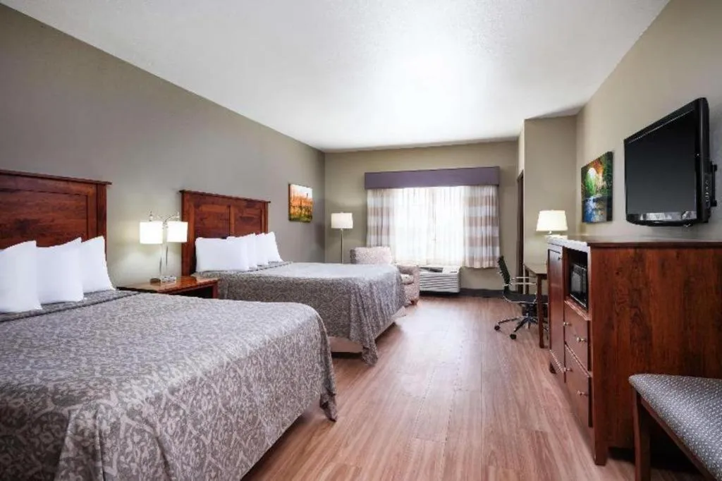Bed in Green Mill Village Hotel & Suites, BW Signature Collection
