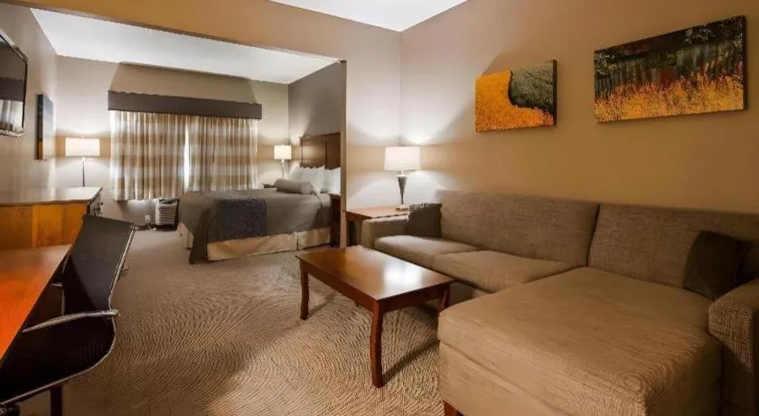 Green Mill Village Hotel & Suites, BW Signature Collection