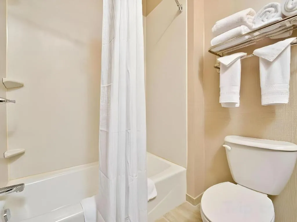 Green Mill Village Hotel & Suites, BW Signature Collection