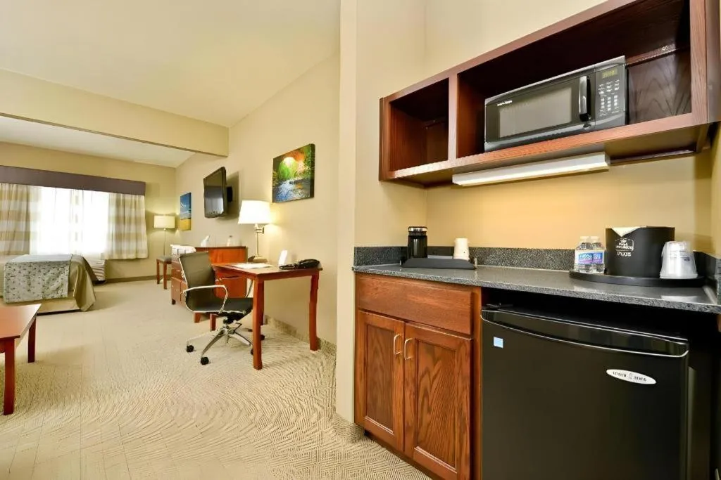 Green Mill Village Hotel & Suites, BW Signature Collection