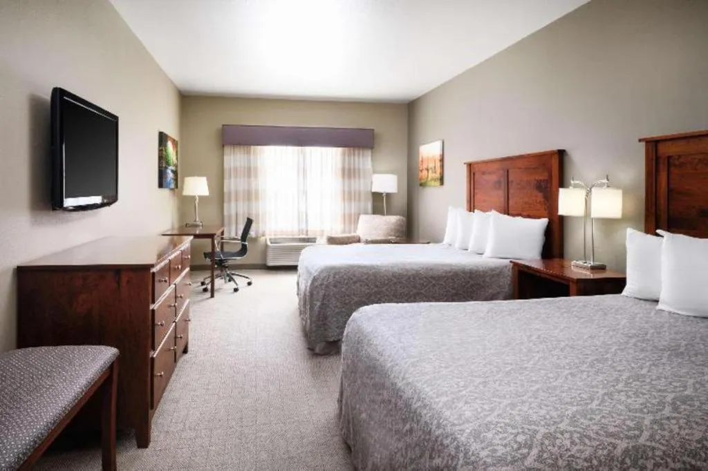 Bed in Green Mill Village Hotel & Suites, BW Signature Collection