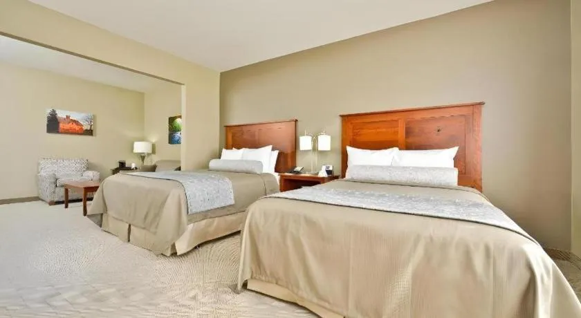 Bed in Green Mill Village Hotel & Suites, BW Signature Collection