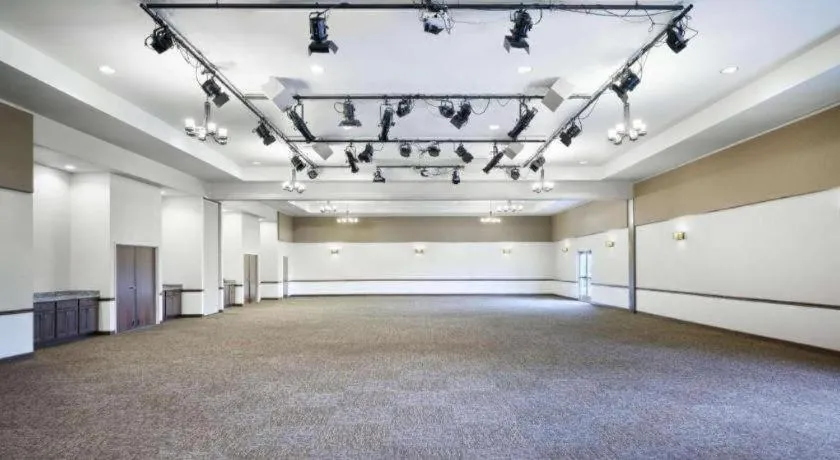 Green Mill Village Hotel & Suites, BW Signature Collection