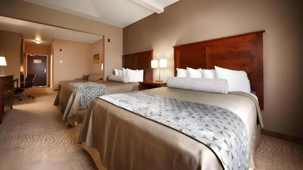Bed in Green Mill Village Hotel & Suites, BW Signature Collection