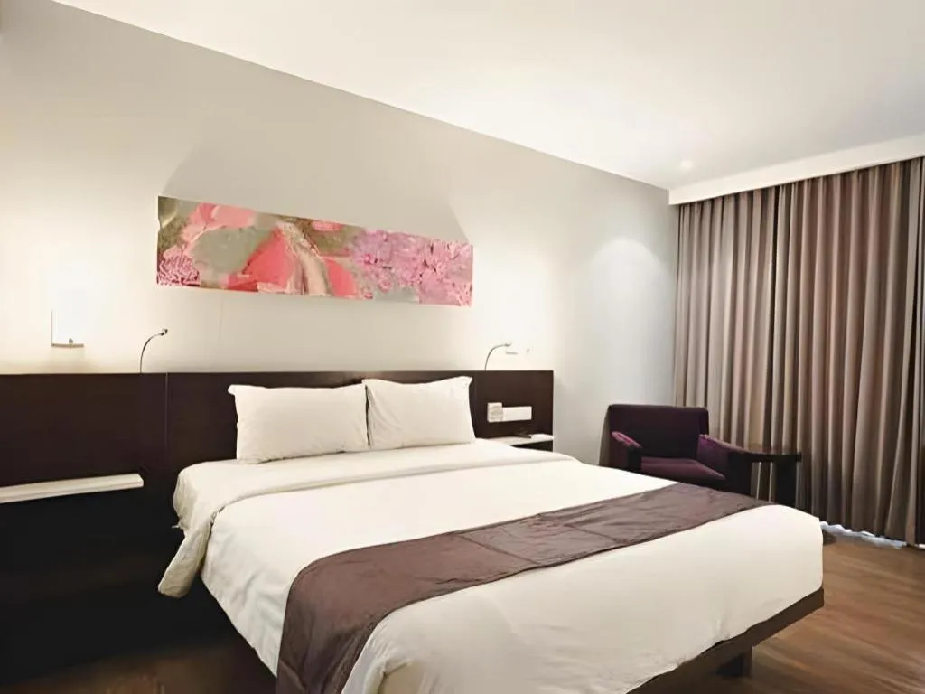 Bed in M - Regency Hotel