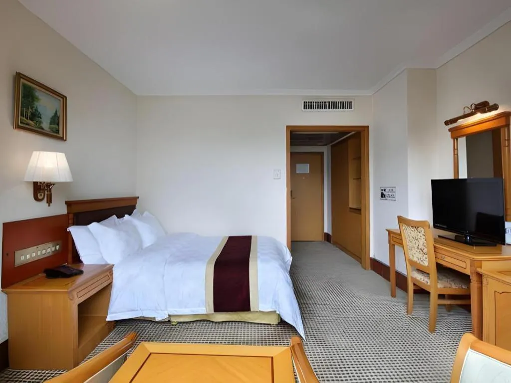 Bed in Nanfang Dasha Hotel