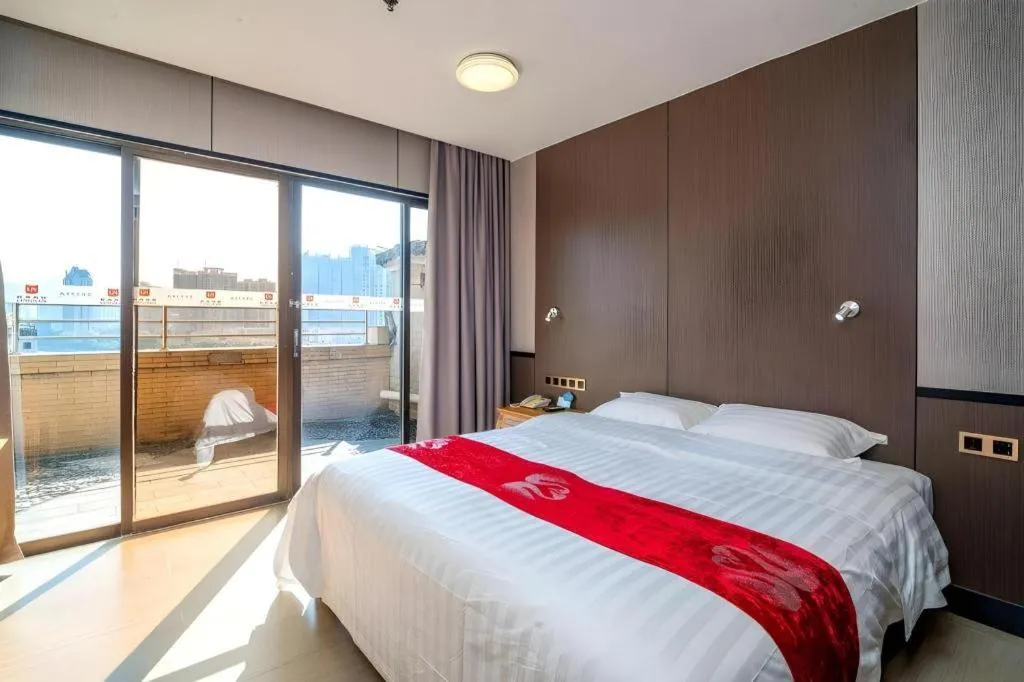 Bed in Nanfang Dasha Hotel