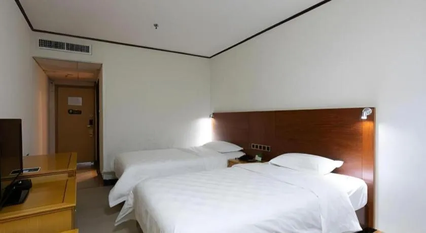 Bed in Nanfang Dasha Hotel