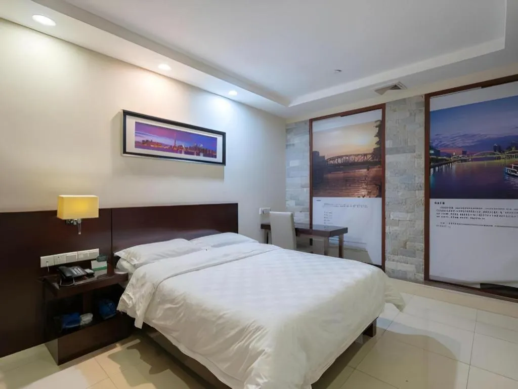 Bed in Nanfang Dasha Hotel