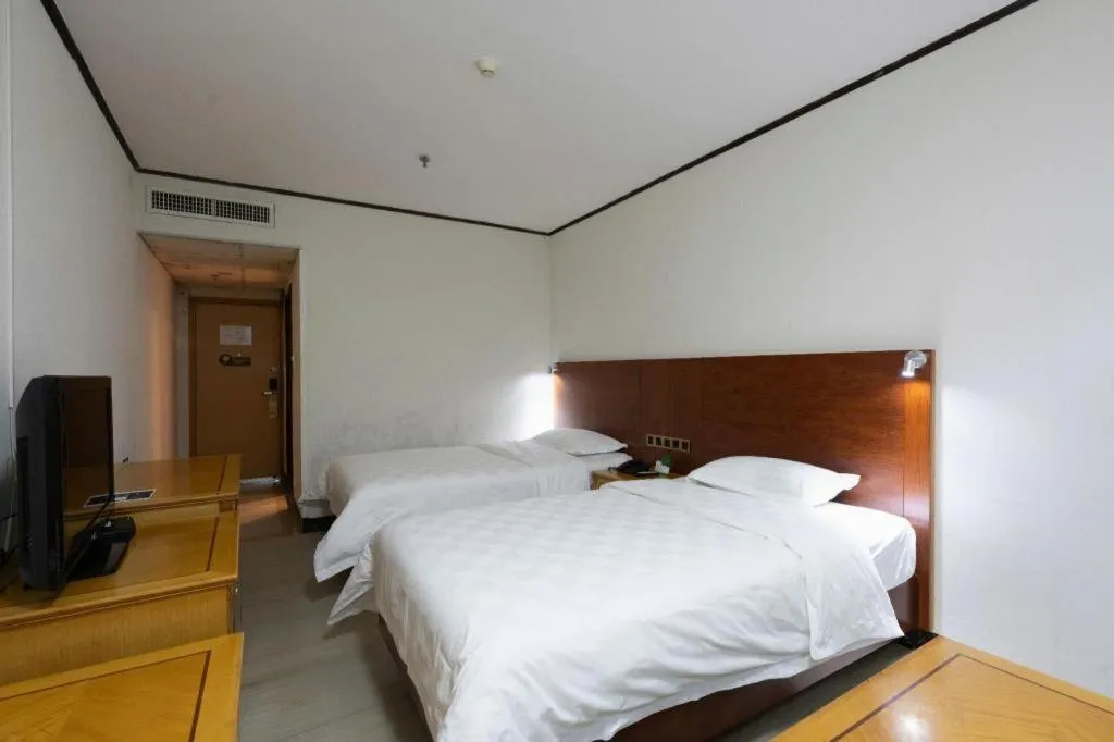 Bed in Nanfang Dasha Hotel