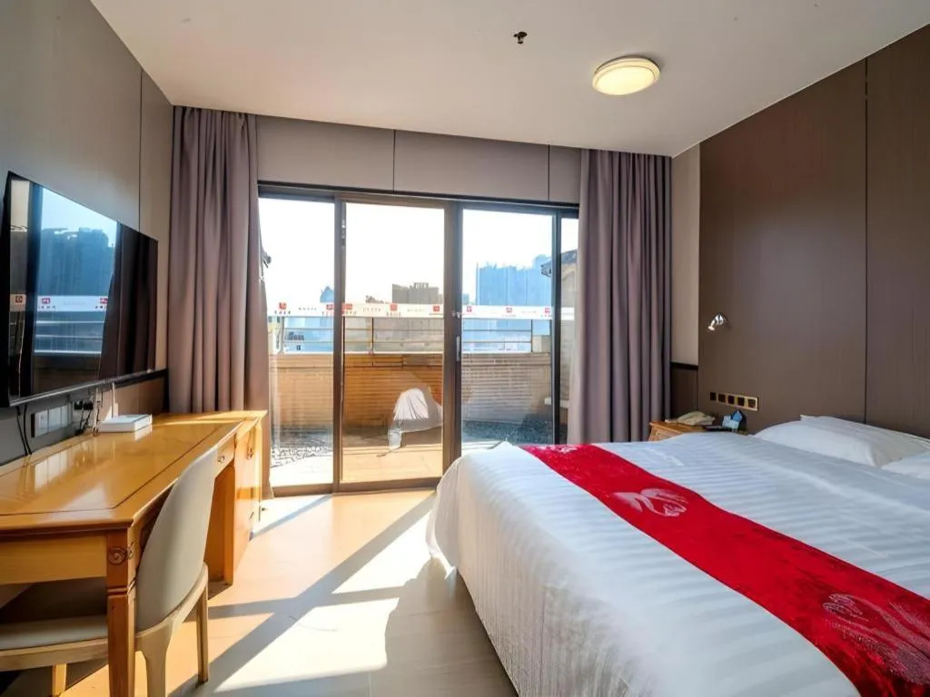 Bed in Nanfang Dasha Hotel