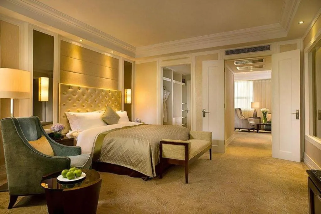 Bed in Dongfang Jianguo Hotel Wuhan