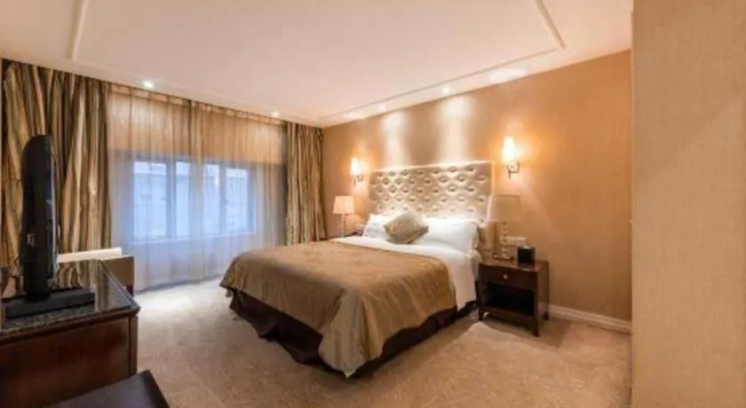 Bed in Dongfang Jianguo Hotel Wuhan