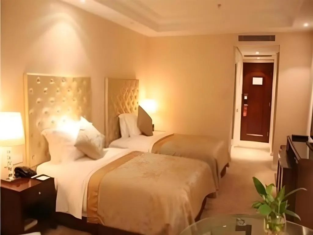 Bed in Dongfang Jianguo Hotel Wuhan