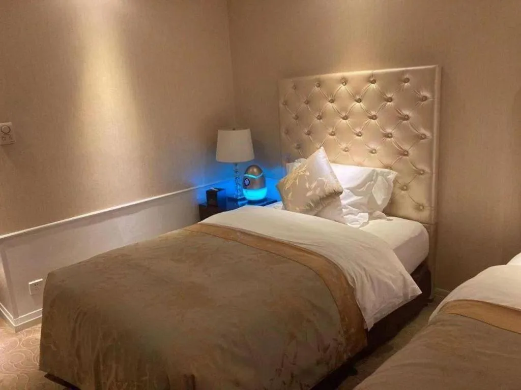 Bed in Dongfang Jianguo Hotel Wuhan