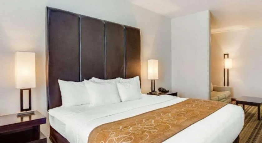 Bed in Comfort Suites Mandeville - Covington