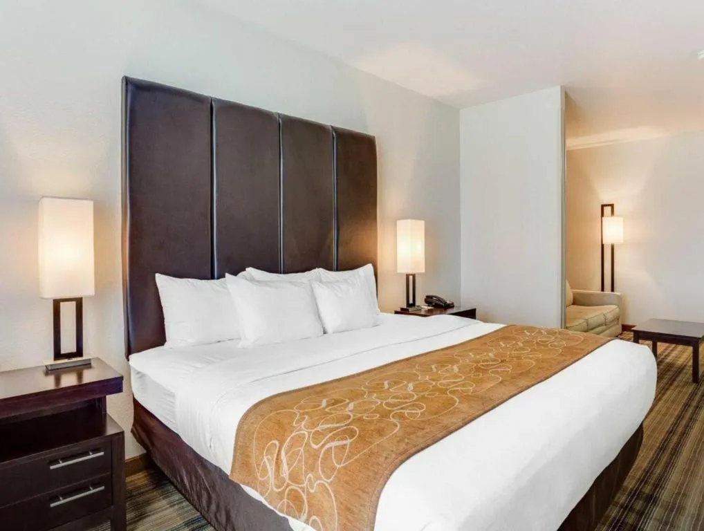 Bed in Comfort Suites Mandeville - Covington