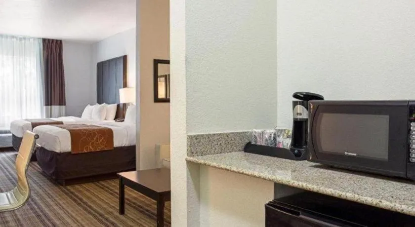 Bed in Comfort Suites Mandeville - Covington