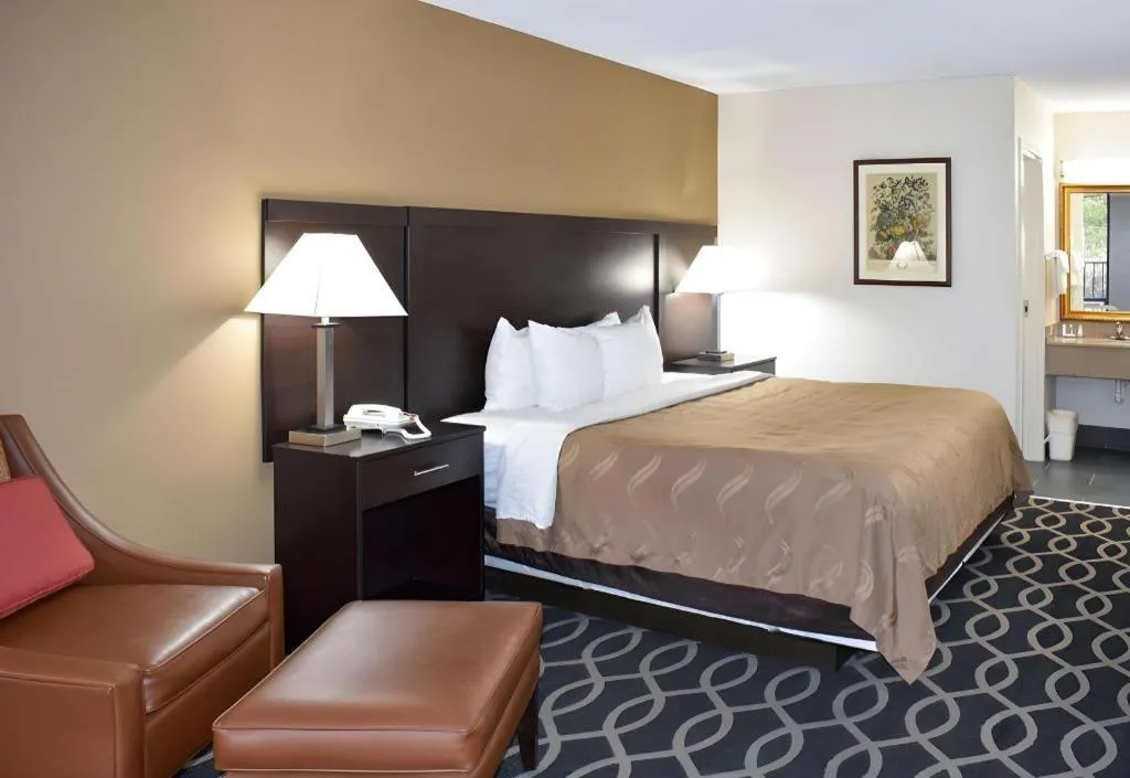 Bed in Quality Inn Reidsville Hwy 29