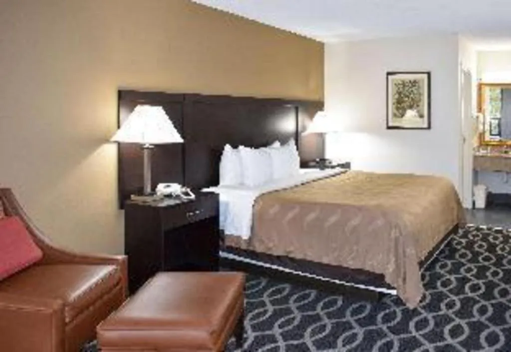 Bed in Quality Inn Reidsville Hwy 29