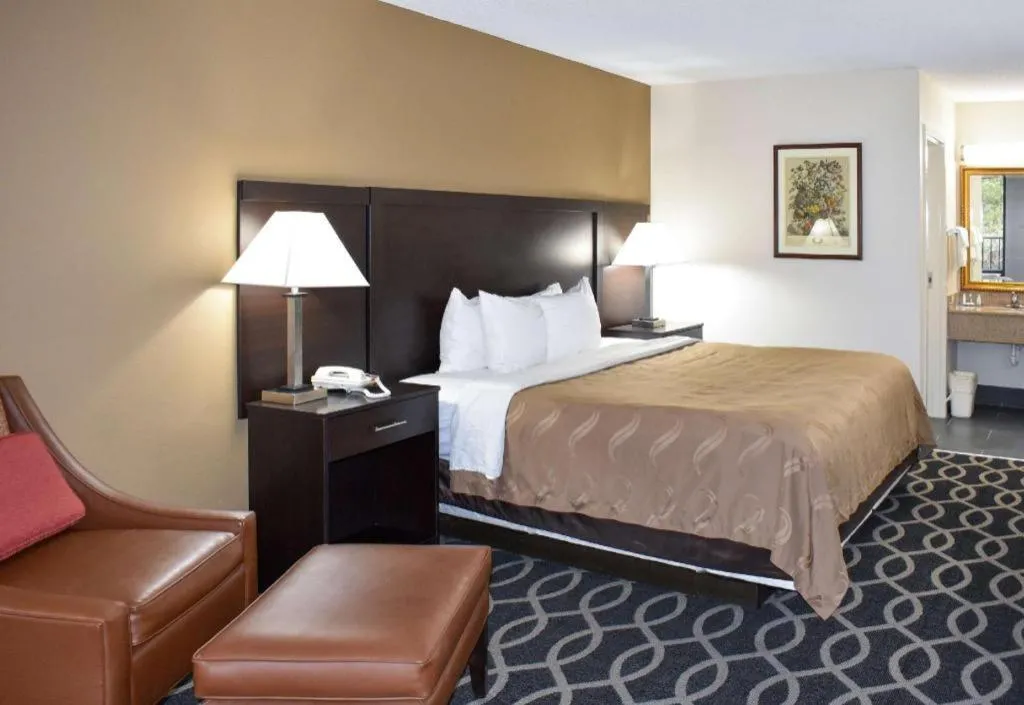 Bed in Quality Inn Reidsville Hwy 29