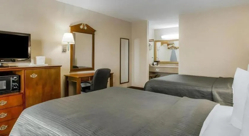 Bed in Quality Inn Reidsville Hwy 29