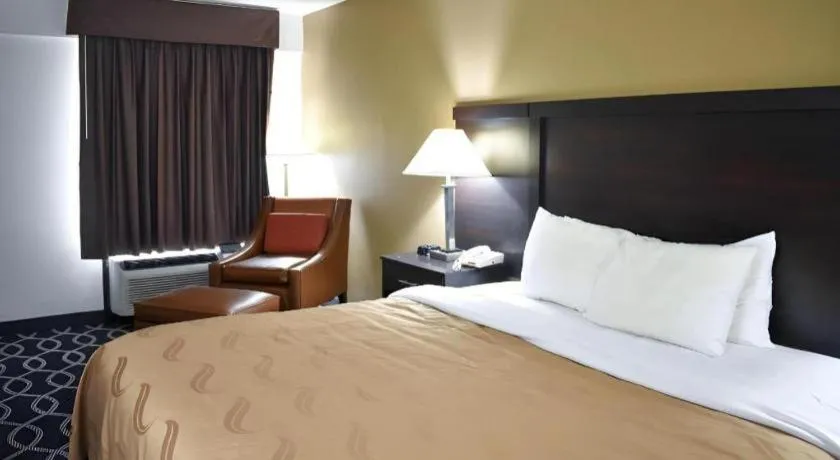 Bed in Quality Inn Reidsville Hwy 29