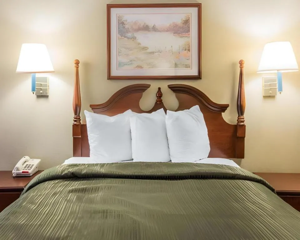 Bed in Quality Inn Reidsville Hwy 29
